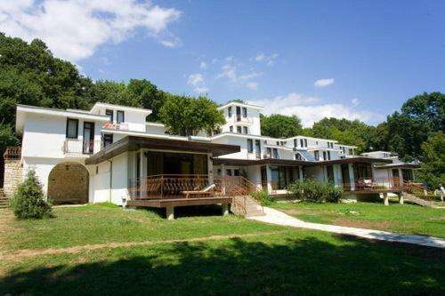 Rusalka Holiday Village Kamen Bryag Bagian luar foto