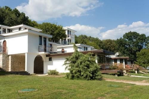 Rusalka Holiday Village Kamen Bryag Bagian luar foto