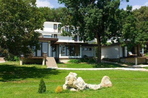 Rusalka Holiday Village Kamen Bryag Bagian luar foto